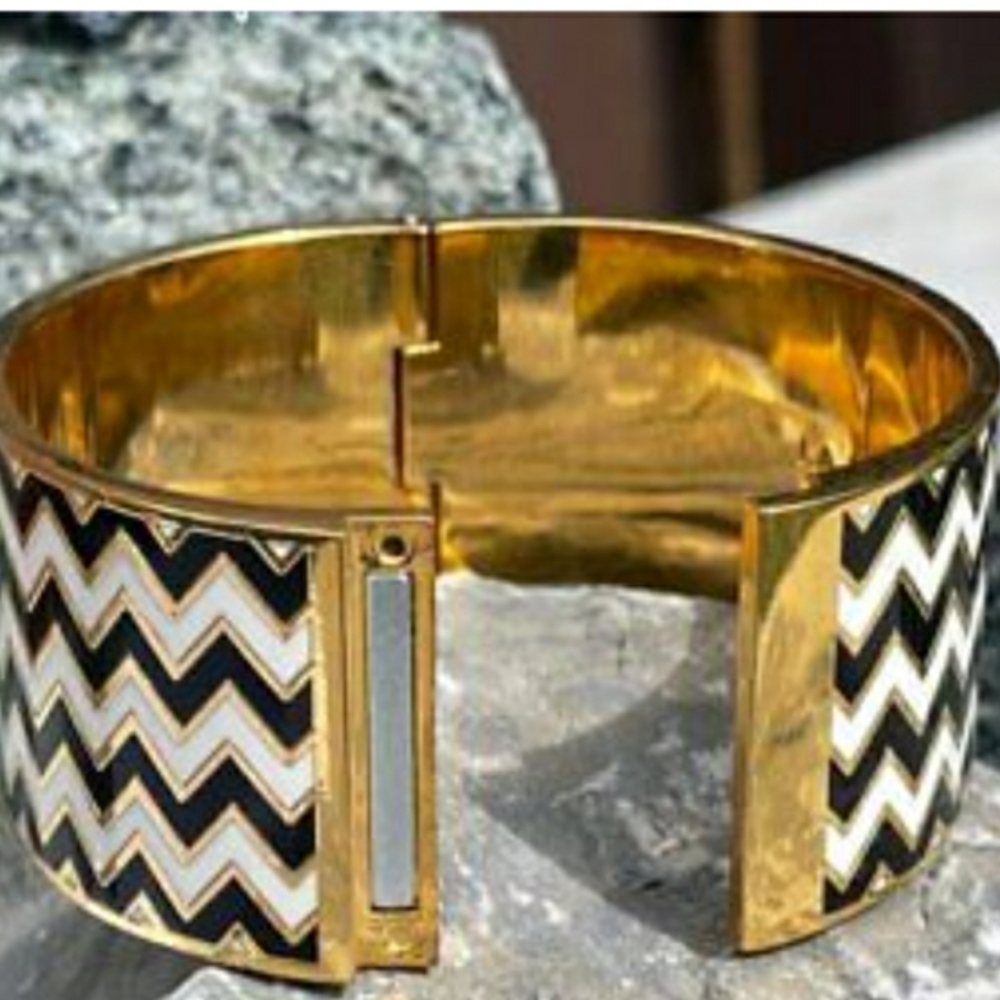 Beautiful Classic Kate Spade Statement Cuff  in like New condition 🤍🖤🤍🖤 - Picture 7 of 8